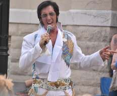 Elvis impersonator charged after cops find naked teen runaway in hotel