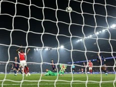 Bukayo Saka misses a sitter against PSG and Arsenal misses out again