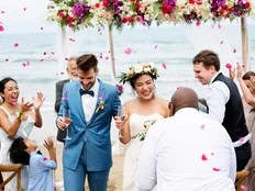DEAR ABBY: Wedding planning shifts to a cousin's appearance