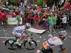 Spanish minister says Israeli cycling team should be expelled from Vuelta after protest
