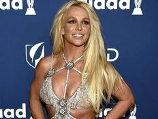 Britney Spears dances in thong bodysuit before entering rehab