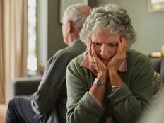 DEAR ABBY: Time may be at hand to air out family’s dirty laundry