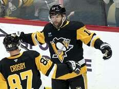 Crosby ties Lemieux’s Penguins franchise record for assists