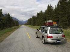 Most vacationing Canadians would rather drive 5 hours than fly: Poll