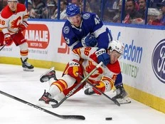 Maple Leafs finalize sign-and-trade for Darren Raddysh