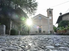 Hometown funeral for Italian fashion legend Giorgio Armani