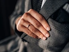 DEAR ABBY: Widower boyfriend still acknowledges wedding anniversary