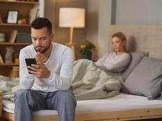 DEAR ABBY: Man tries to force social media on his unplugged wife