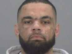 Hamilton man urged to surrender to cops after 2 others charged in shooting
