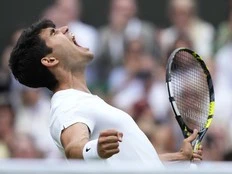 Defending champ Carlos Alcaraz beats Daniil Medvedev to return to Wimbledon final