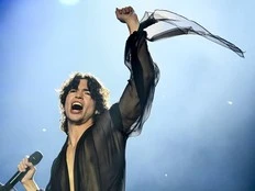Conan Gray, Myles Smith, Natasha Bedingfield create a dance party at Bluesfest