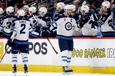 Jets throttle Avalanche in playoff preview, get leg up for home-ice advantage