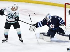 Jets clinch second in Central, home-ice against Avs