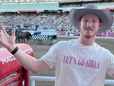Shania Twain on Calgary Flames goalie Dustin Wolf: ‘He’s the cutest!’
