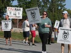 Business groups call on Liberals to end rail lockout immediately