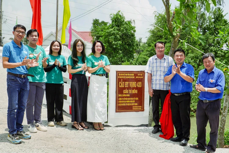 Khánh thành 6 cầu Hy vọng ở miền Tây