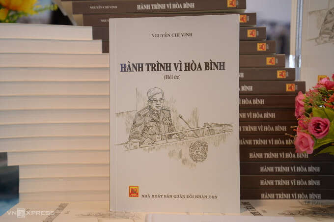 Ra mắt sách của cố thượng tướng Nguyễn Chí Vịnh về lực lượng mũ nồi xanh