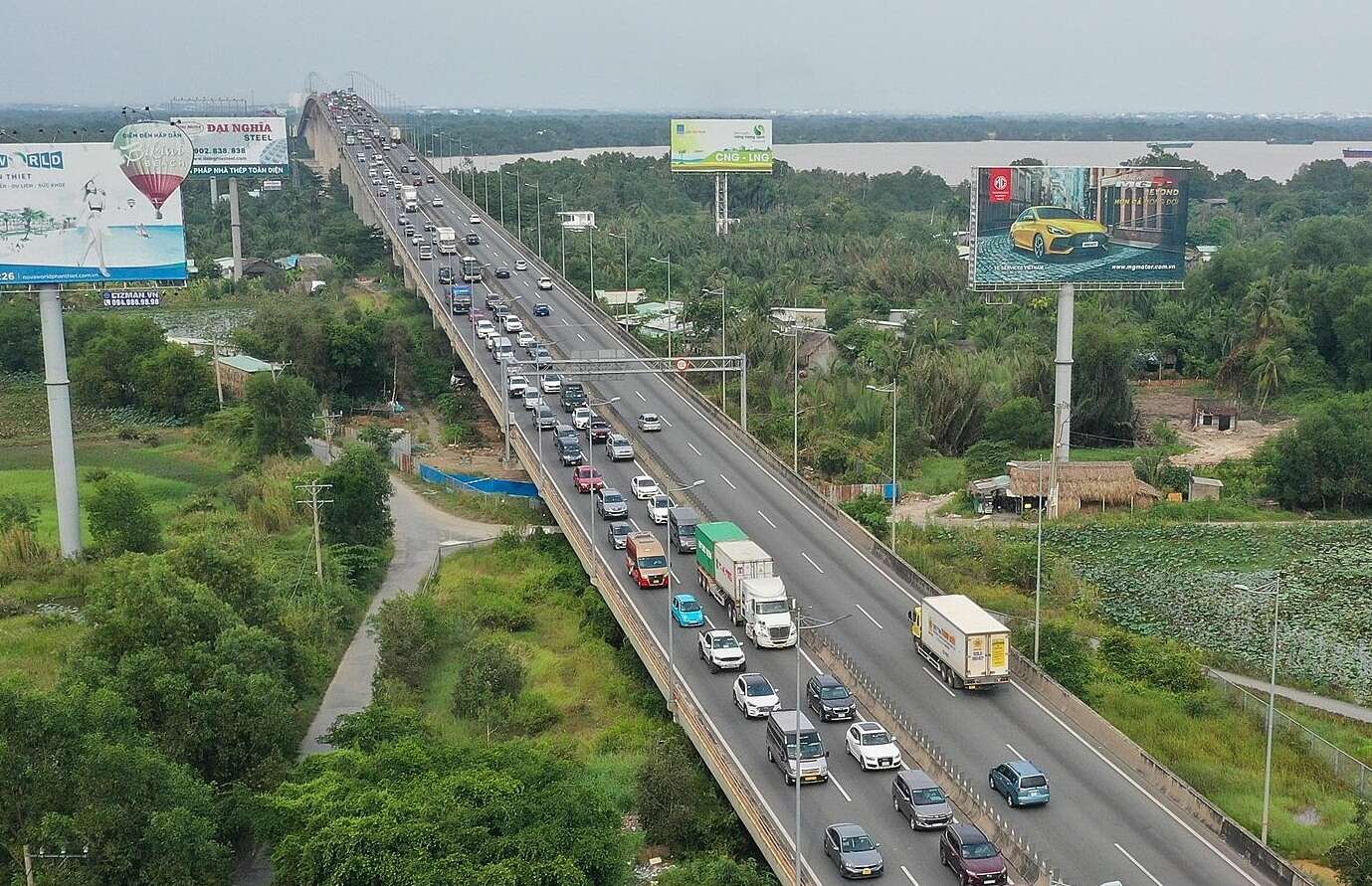 Đóng một phần cầu Long Thành trên cao tốc nối TP HCM - Đồng Nai