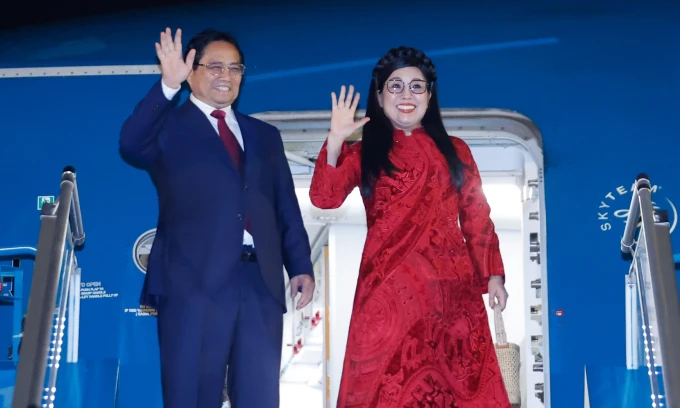 Thủ tướng lên đường thăm Malaysia, dự Hội nghị Cấp cao ASEAN