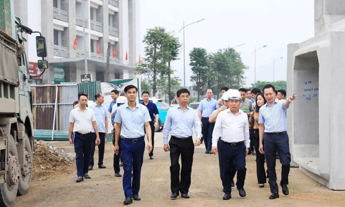 Chủ tịch Hà Nội yêu cầu hoàn thành 5 km đường 70 trong năm