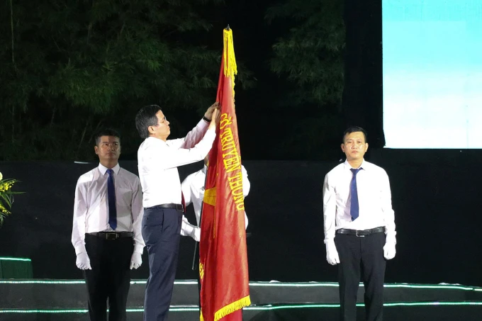 Khu di tích Kim Liên nhận Huân chương Lao động hạng nhất