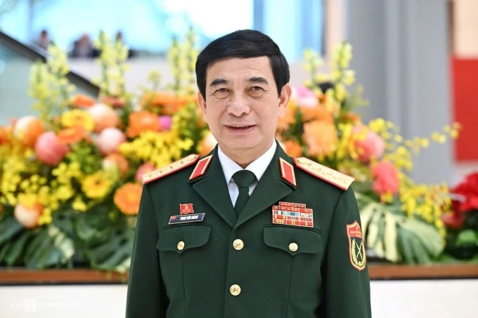 Đại tướng Phan Văn Giang giữ chức Phó thủ tướng kiêm Bộ trưởng Quốc phòng