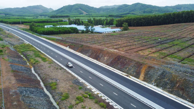 Đề xuất khai thác gần 70 km cao tốc Vân Phong - Nha Trang trước Tết