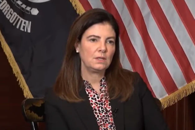 Republican Governor Kelly Ayotte Signs Bill Banning Sanctuary Cities in the State of New Hampshire