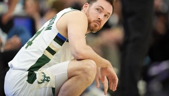 Pat Connaughton revient sur ses « sept incroyables années » à Milwaukee