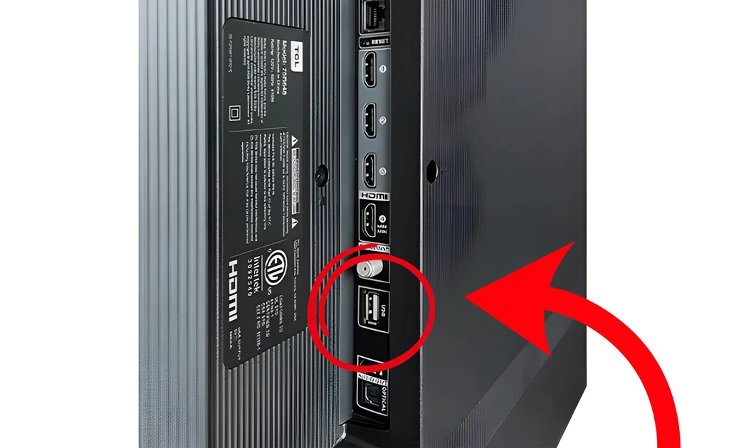 Siempre dudé sobre el uso de los puertos USB de mi TV hasta que descubrí su secreto: estas son sus diferencias y funciones 