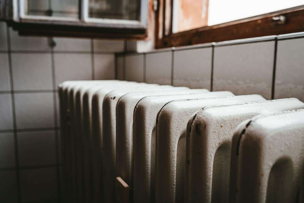 Esta es la temperatura mínima para estar sano y ser productivo si teletrabajas en casa en invierno y sin derrochar en la factura 