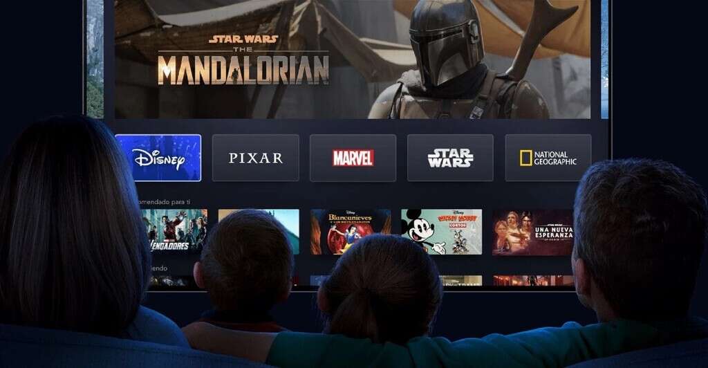 Disney+ sigue los pasos de Netflix y ha comenzado a ir contra las cuentas compartidas. También ha aprovechado para subir precios 