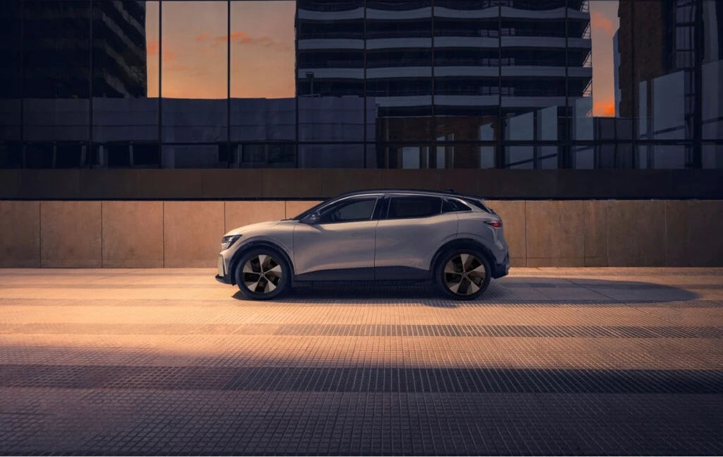 Renault Megane E-Tech llega a México: adiós a la gasolina, hola al motor eléctrico con 215 HP y autonomía de 480 kilómetros por carga 