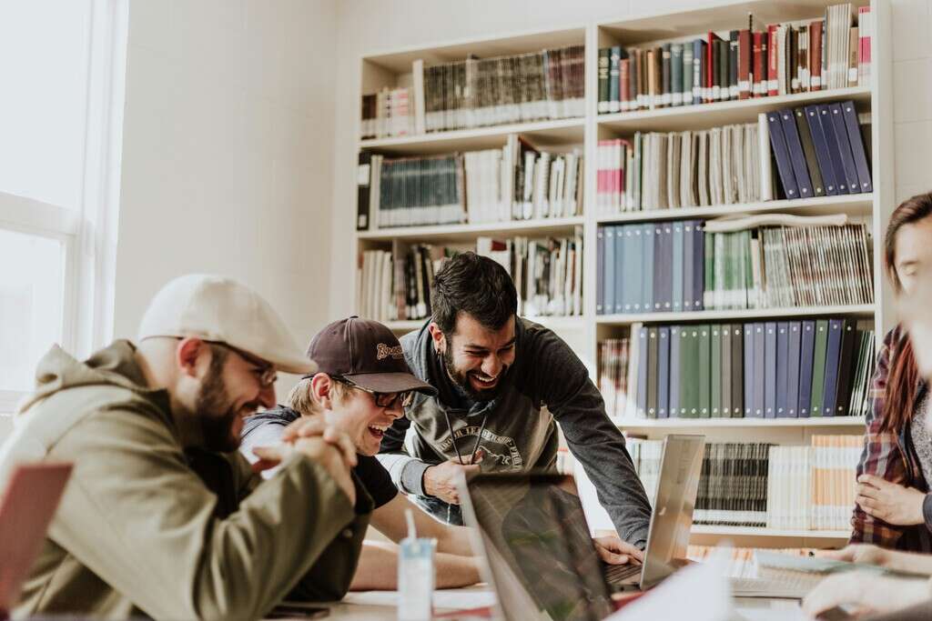 Cómo ser feliz en el trabajo (o intentarlo): un reconocido portal de búsqueda de empleo da varias claves 