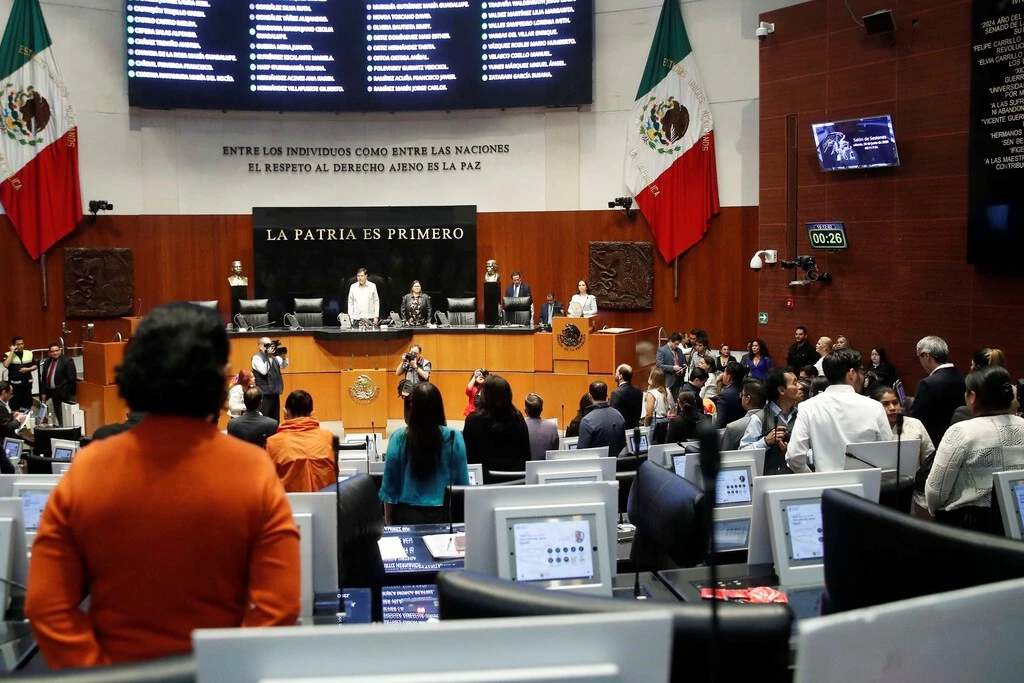 México tiene nueva ley: pide el CURP para tener internet y permite localizar celulares sin orden judicial 