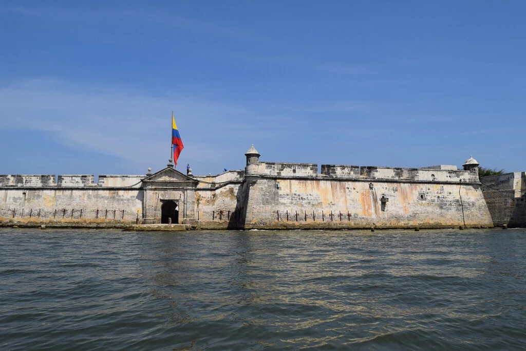 Tras 10 años investigando, hemos descubierto un fascinante castillo de 1567 sumergido en Sudamérica 