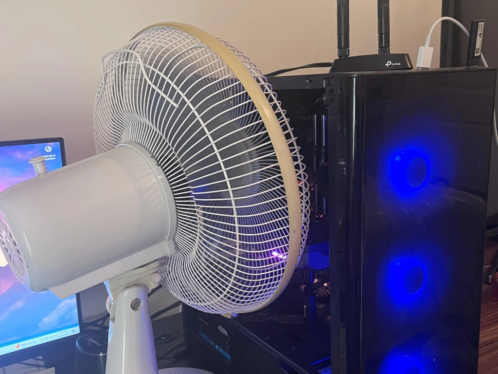 “Mi PC se reinicia sola”: el truco extremo de un gamer para enfriar su computadora antes de que el calor la destruya 