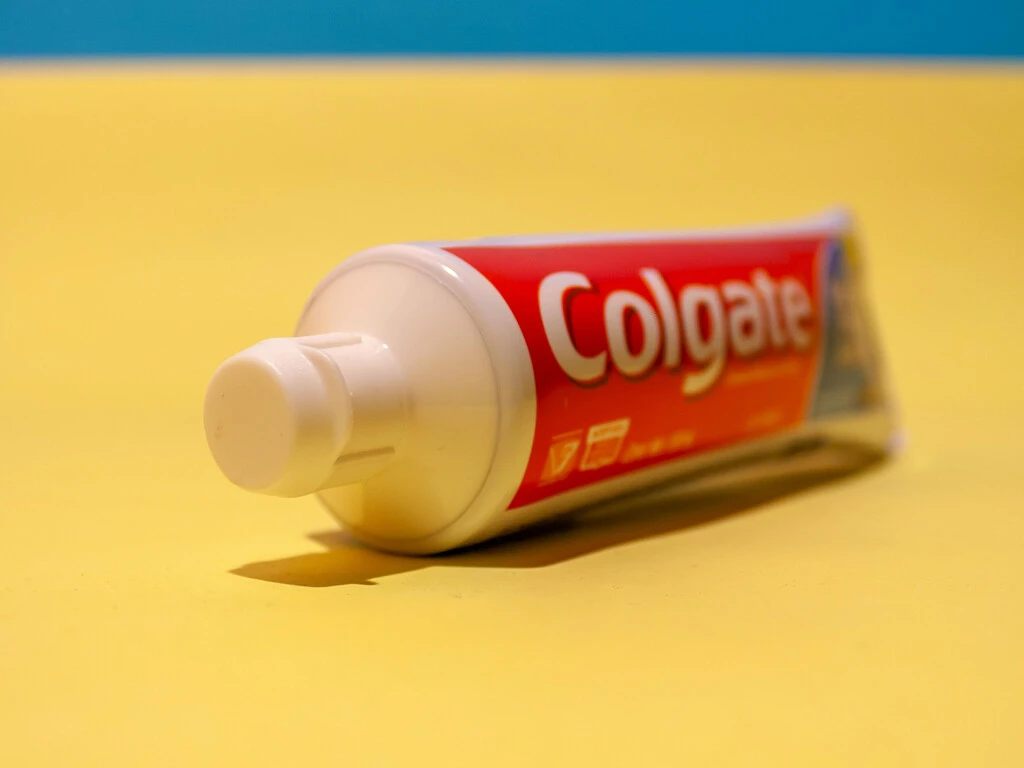 El tubo de la pasta de dientes llevaba décadas siendo un problema para el reciclaje y Colgate cree haber encontrado la solución en México