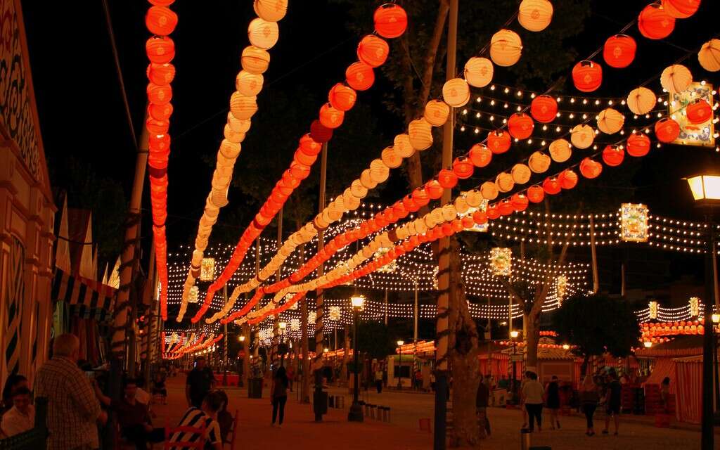 Ya es tradición grabar a gente borracha en la Ferie de Abril y publicarlo. Puede costarte miles de euros en multas  