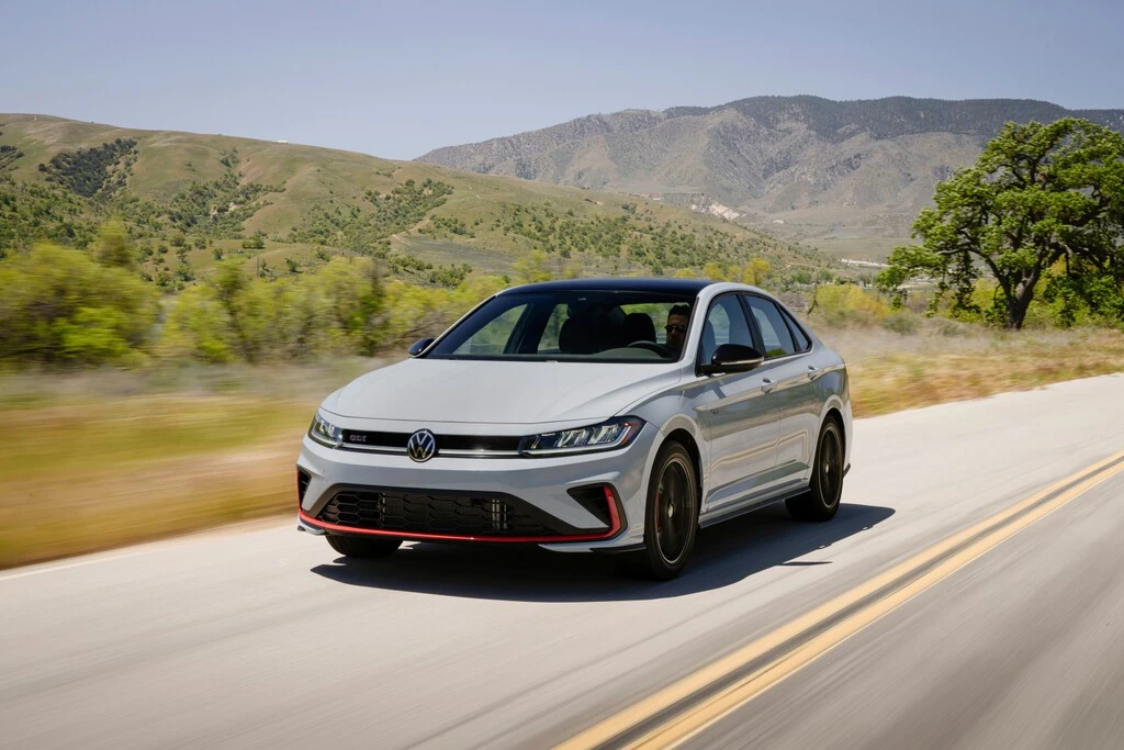 El último Volkswagen Jetta manual ya tiene fecha de despedida y México lo vio venir desde hace tiempo 