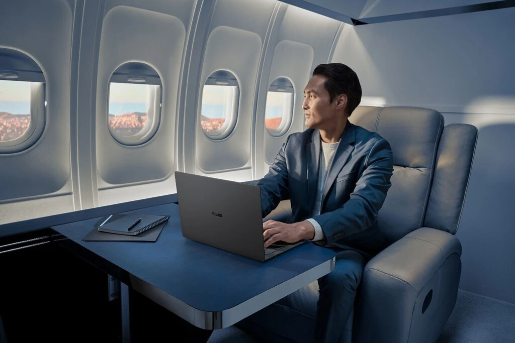 ASUS trae a México su ExpertBook Ultra: una laptop empresarial con diseño premium, pantalla OLED y menos de un kilo de peso 