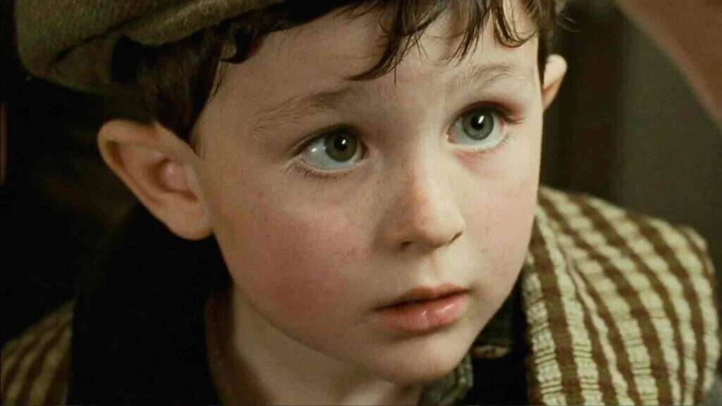 El pequeño niño de ‘Titanic’ sigue recibiendo esta cantidad de dinero cada año, solo por decir una frase en la película 