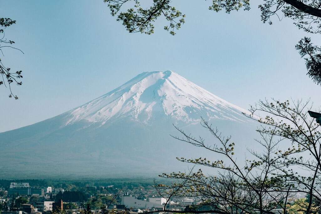 Los turistas se portaban tan mal en esta ciudad de Japón que tuvieron que tapar las vistas al monte Fuji  