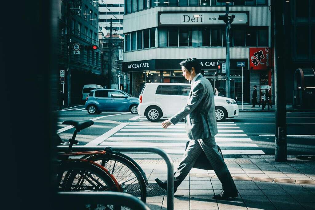 En Japón hay tantos trabajadores que no pueden renunciar a sus empleos que ya existen empresas que lo hacen por ellos 