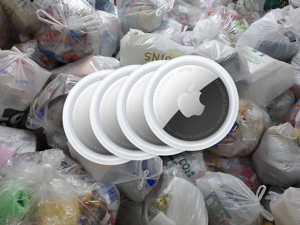 Un puñado de 'airtags' de Apple tirados al contenedor exponen una gran estafa de falso reciclaje 