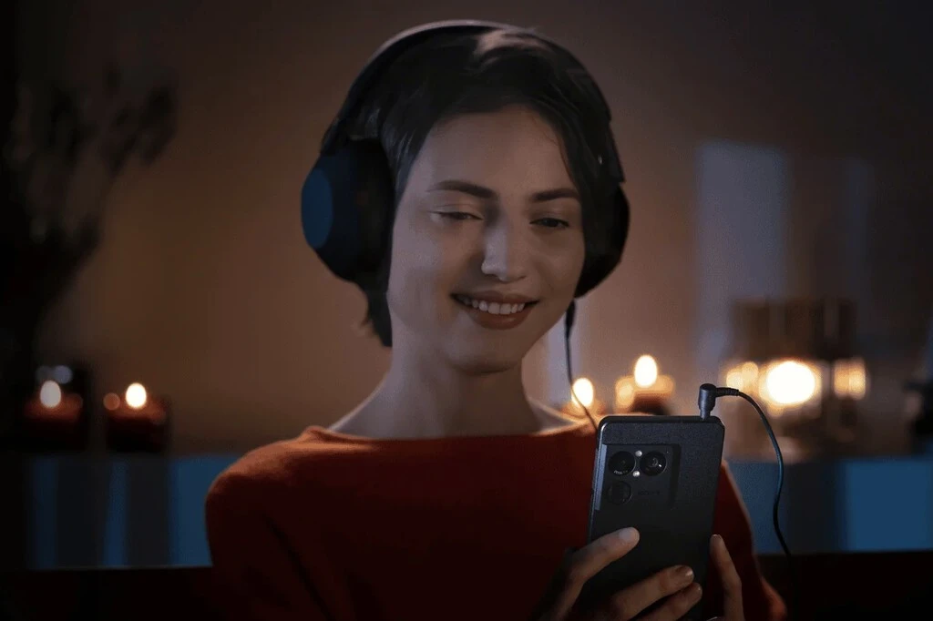 El celular que muchos amarían ver en México. Tiene jack de audífonos y puedes aumentar su memoria con microSD