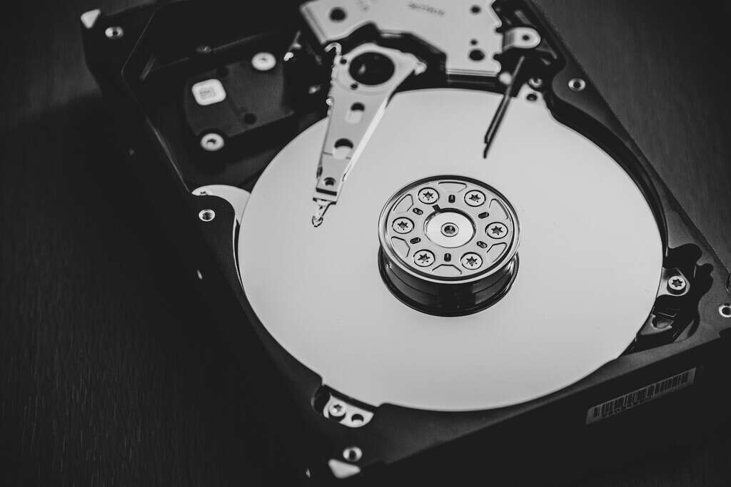 Microsoft está buscando una alternativa a los discos duros: ha conseguido almacenar 7 TB en un cristal