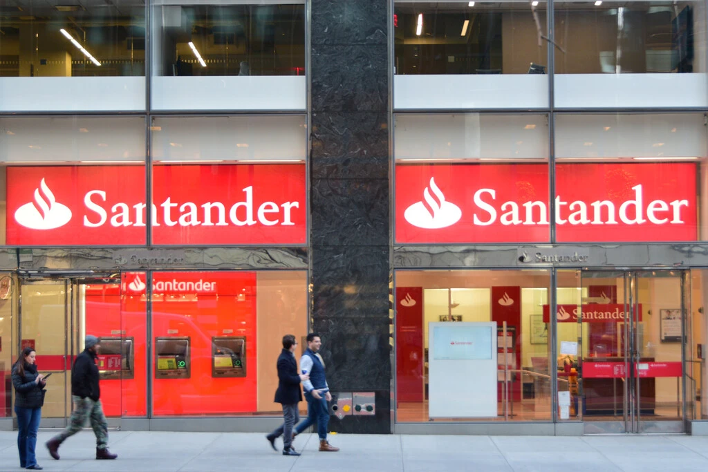 Santander se alía con OpenAI y quiere convertirse en el primer banco “nativo en IA” del mundo 
