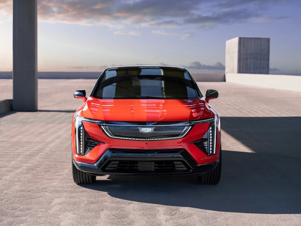 Cadillac OPTIQ 2025 quiere la gloria con un conjunto épico: lujo y 482 km de autonomía por menos de un millón de pesos 