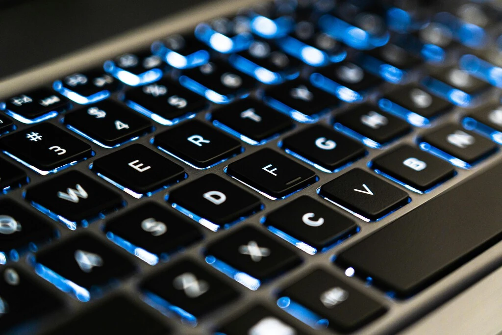 Para qué sirven las marcas debajo de las letras F y J de tu teclado. No tiene que ver nada con la estética